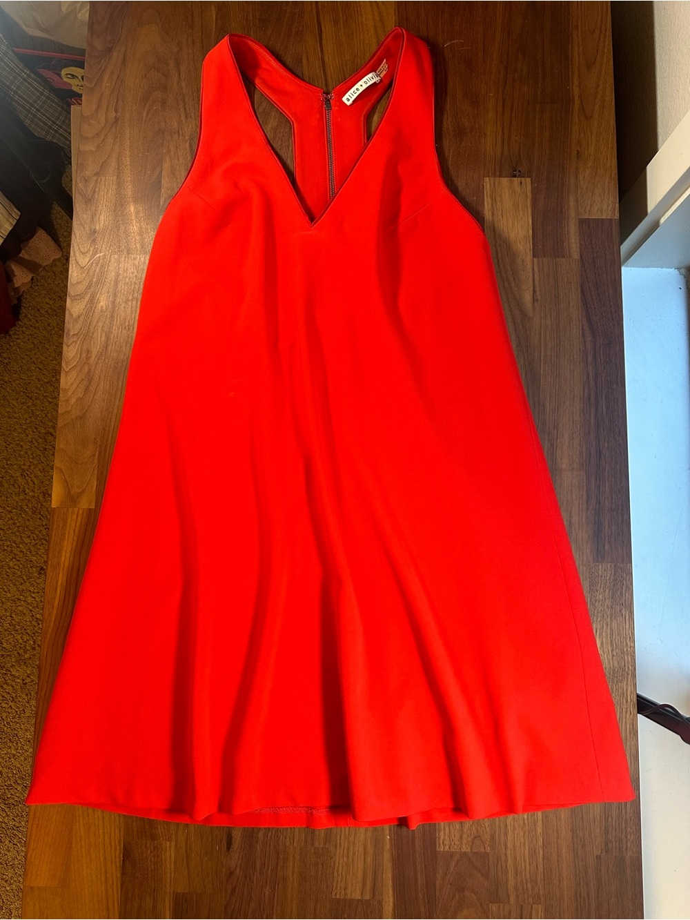 Alice + Olivia Red V Neck Shift Dress M Sleeveless Open Back Cocktail Party